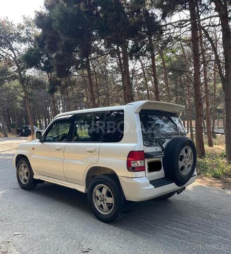 Mitsubishi Pajero io-5