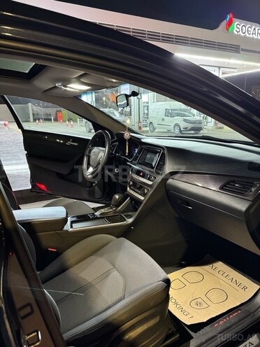 Hyundai Sonata-12