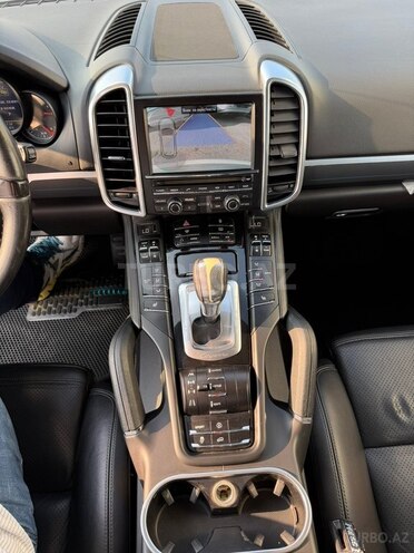 Porsche Cayenne-11