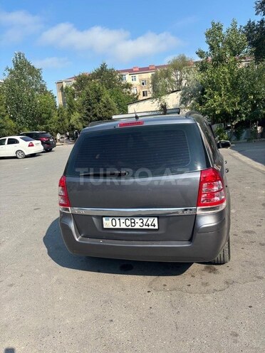 Opel Zafira-2