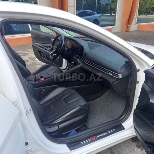 Hyundai Elantra-9