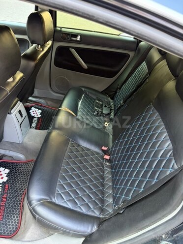 Volkswagen Passat-8