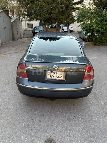 Volkswagen Passat-2