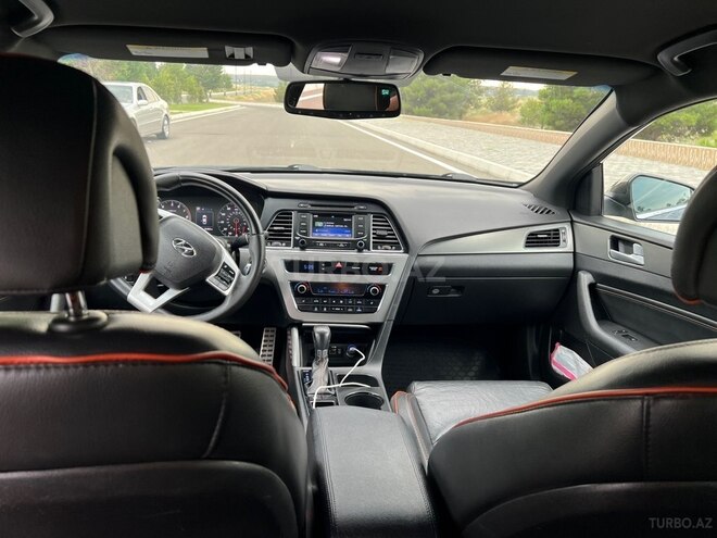 Hyundai Sonata-12