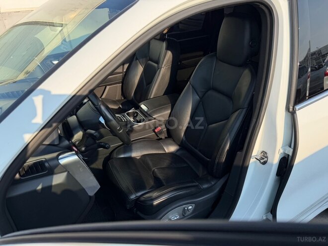 Porsche Cayenne-14