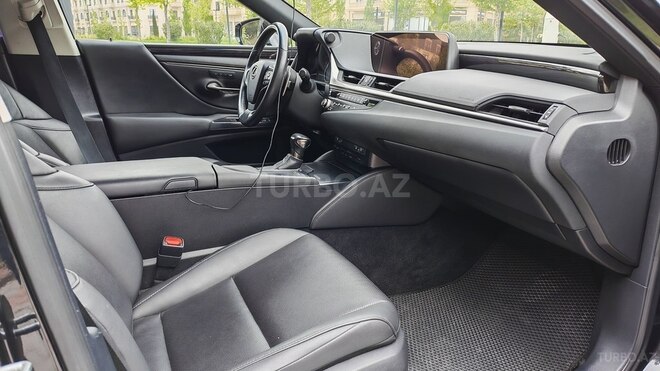 Lexus ES 300h-11