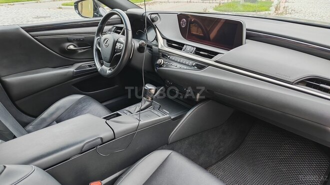 Lexus ES 300h-12