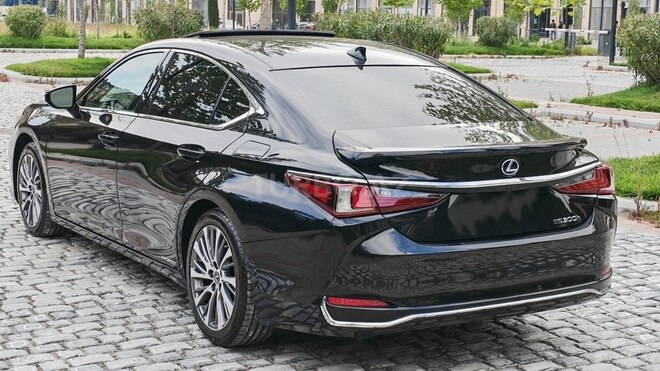 Lexus ES 300h-8