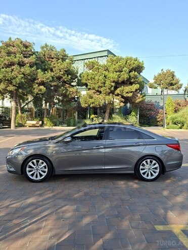 Hyundai Sonata-2