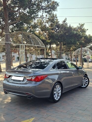Hyundai Sonata-4