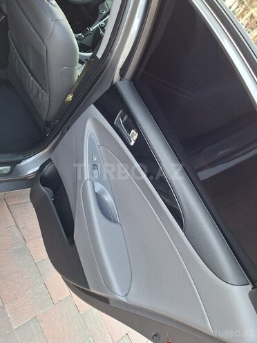 Hyundai Sonata-12