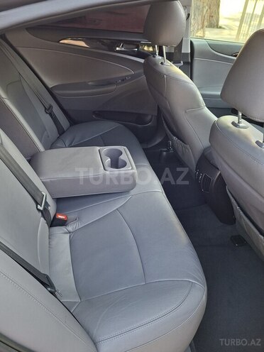 Hyundai Sonata-13