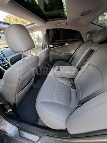Hyundai Sonata-15