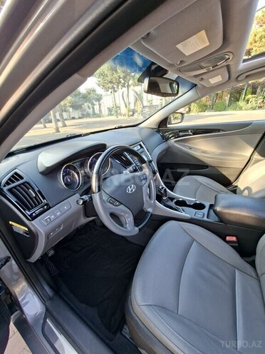 Hyundai Sonata-16