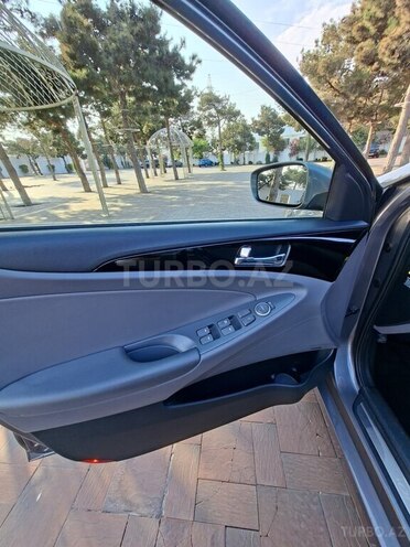 Hyundai Sonata-14