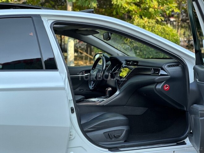 Toyota Camry-13