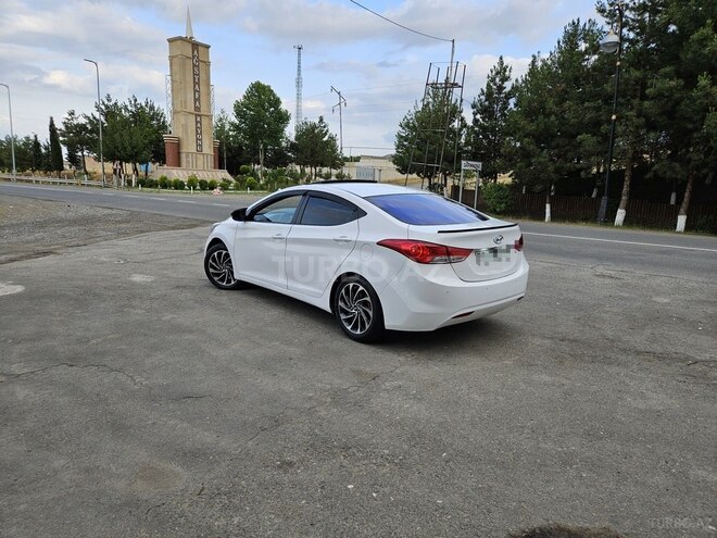 Hyundai Elantra-6