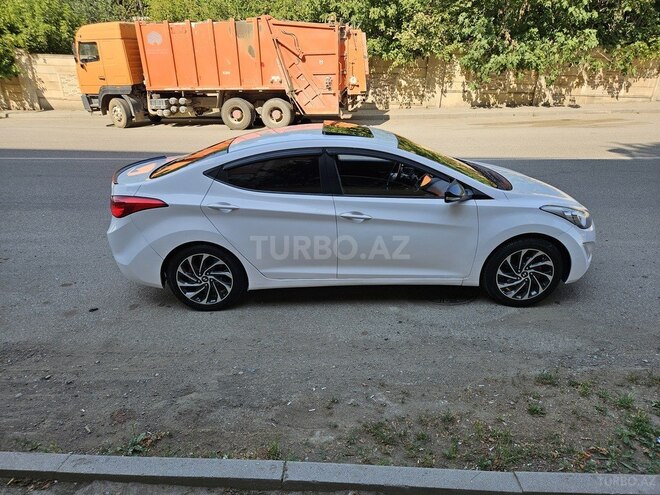 Hyundai Elantra-17