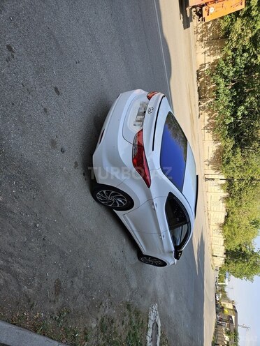 Hyundai Elantra-11