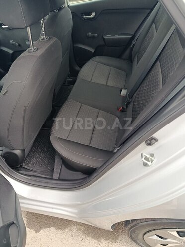 Kia Rio-10