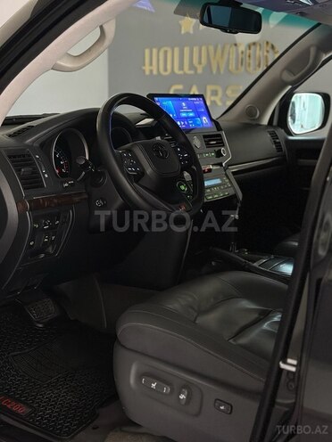 Toyota Land Cruiser-11
