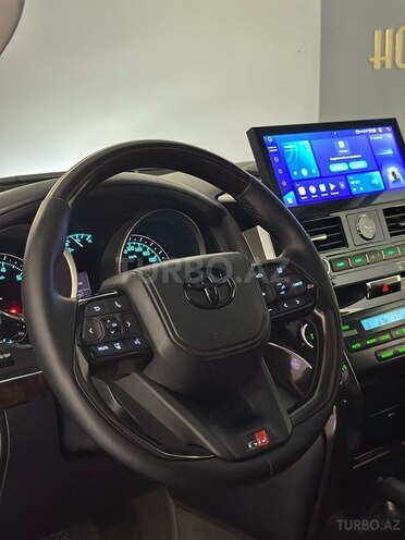 Toyota Land Cruiser-12