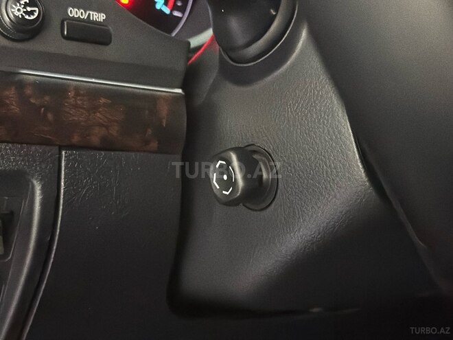 Toyota Land Cruiser-30