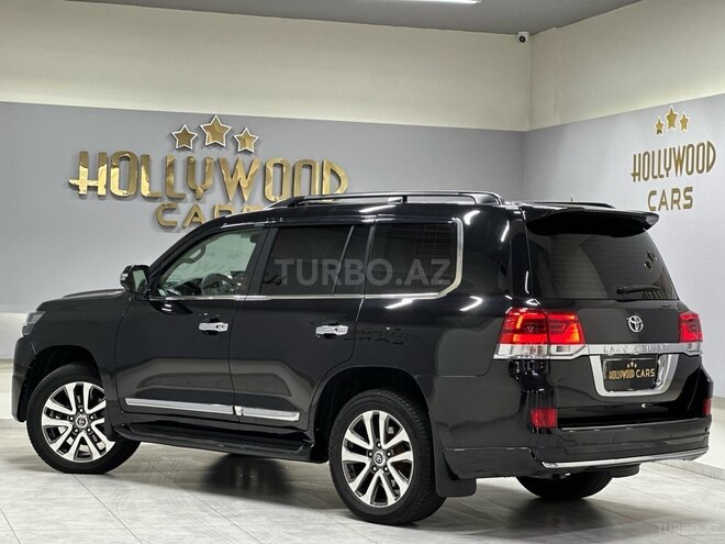 Toyota Land Cruiser-9