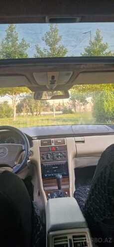 Mercedes E 200-5
