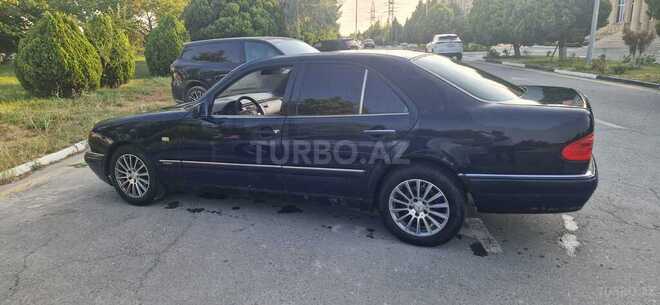 Mercedes E 200-2