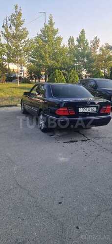 Mercedes E 200-4