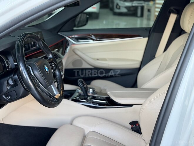 BMW 530e-8