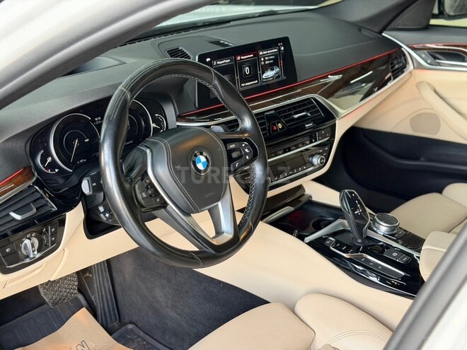 BMW 530e-7