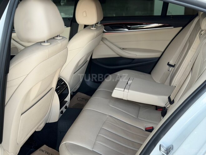 BMW 530e-10