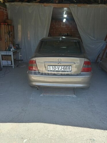 Opel Vectra-4