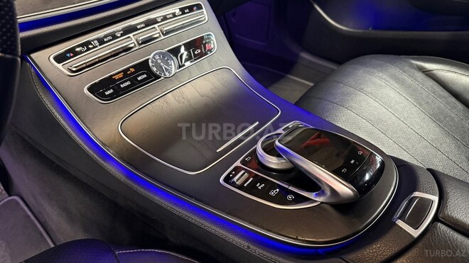 Mercedes E 200 4MATIC-16