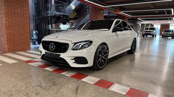 Mercedes E 200 4MATIC-1
