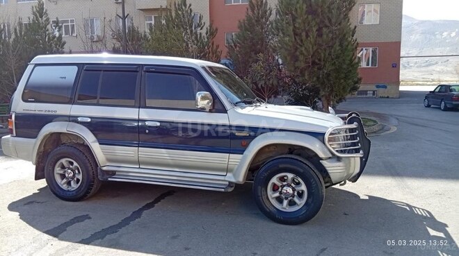 Mitsubishi Pajero-6
