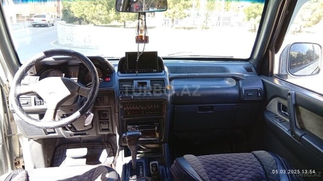 Mitsubishi Pajero-2