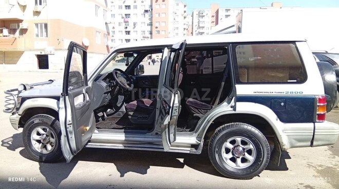 Mitsubishi Pajero-3