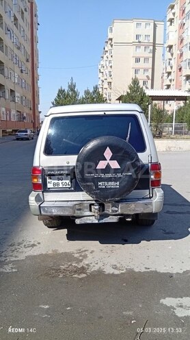Mitsubishi Pajero-5