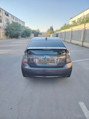 Toyota Prius-3