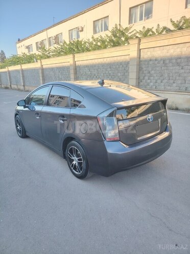 Toyota Prius-4
