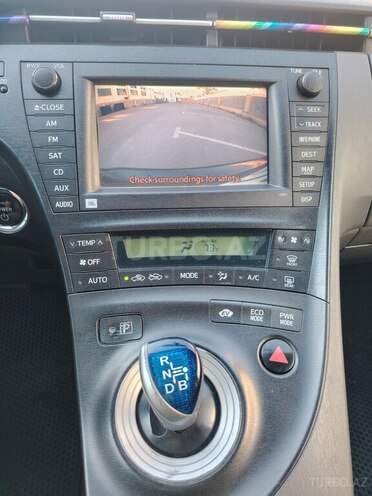 Toyota Prius-12