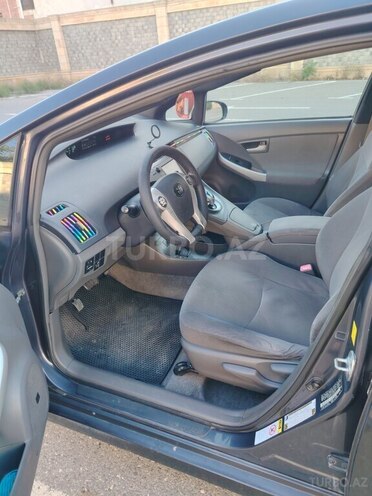 Toyota Prius-13