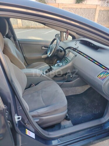 Toyota Prius-19
