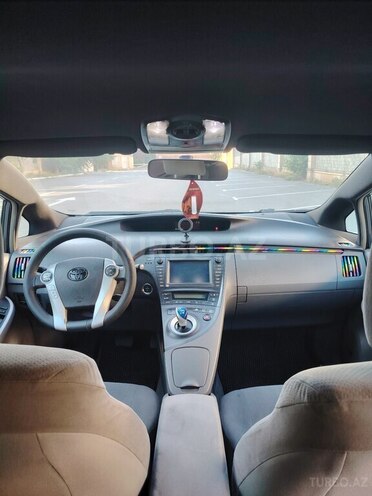 Toyota Prius-16