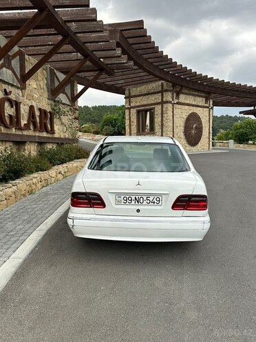 Mercedes E 220-2