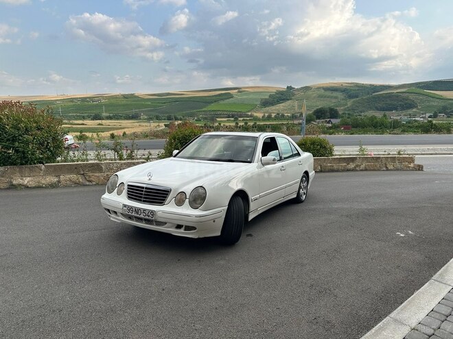 Mercedes E 220-1