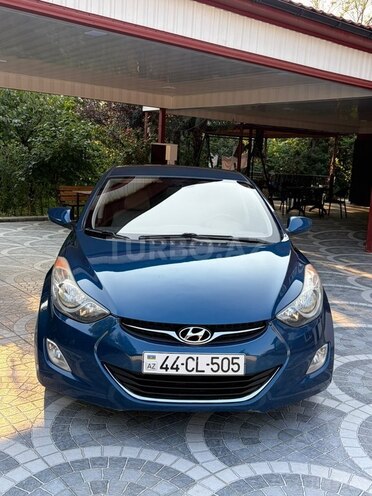 Hyundai Elantra-1